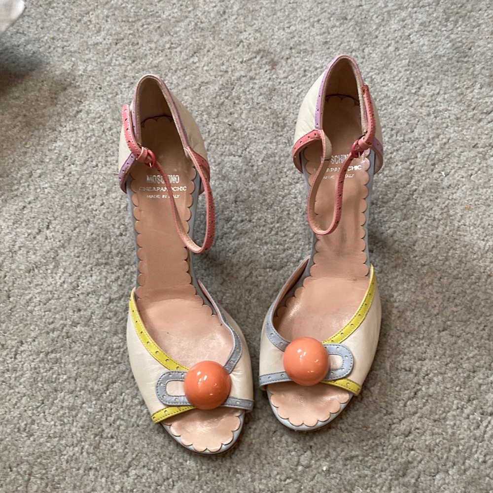 EUC. Moschino “cheapandchic” leather heels. Made in Italy. Fun and flirty!